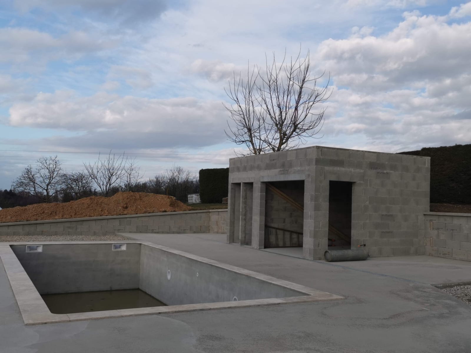 Avant construction piscine